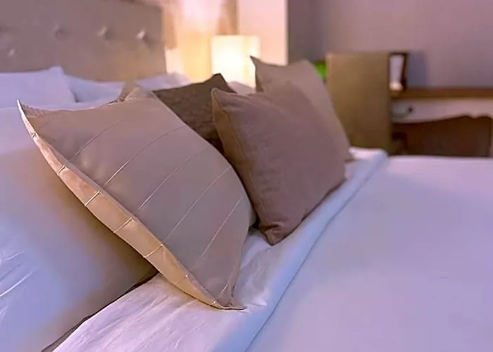 Maxstays - Max @ Venice Residences 3* Manila
